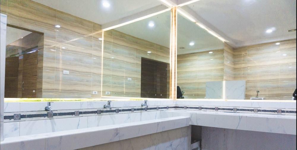 פקאנבארו Oyo 1825 Marcopolo Homestay מראה חיצוני תמונה