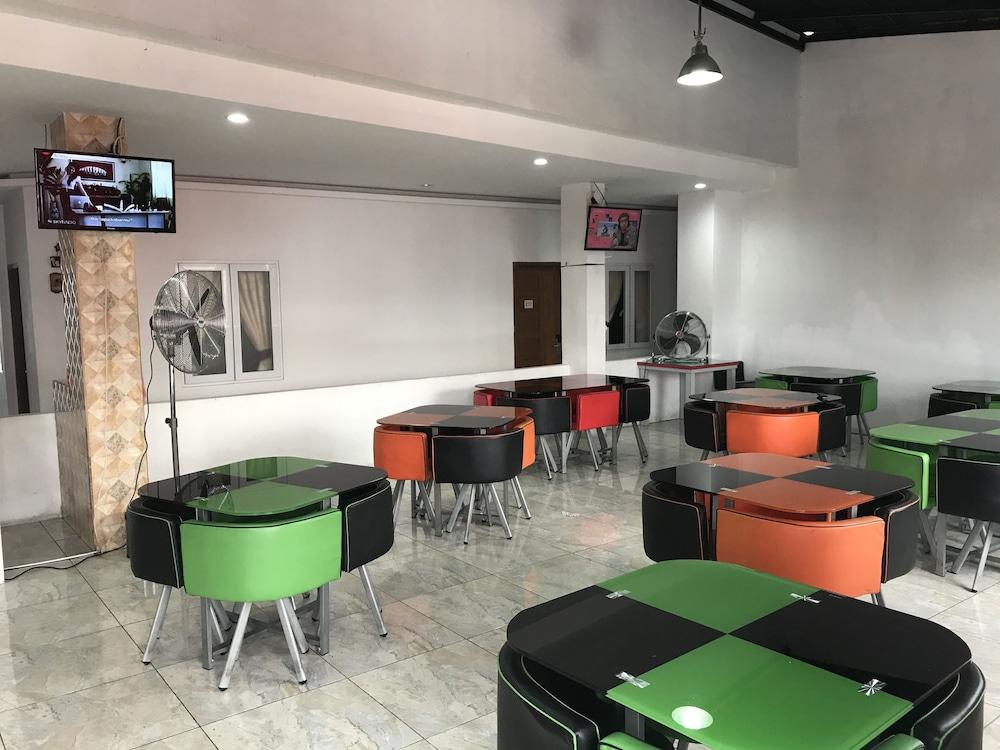 פקאנבארו Oyo 1825 Marcopolo Homestay מראה חיצוני תמונה